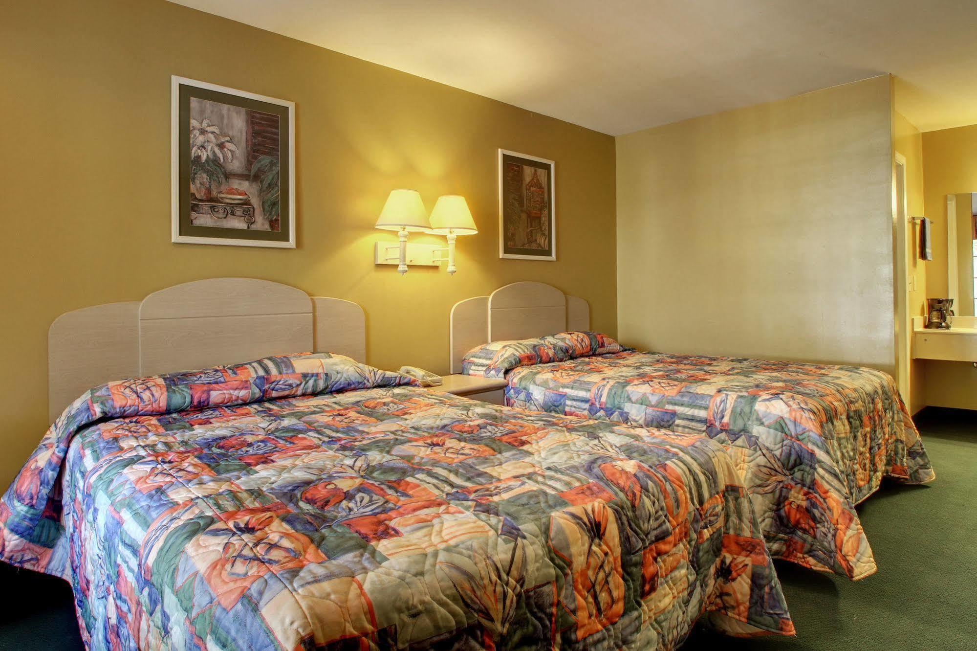 Key West Inn - Childersburg Экстерьер фото