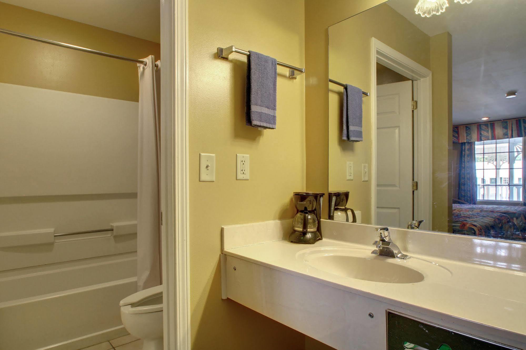 Key West Inn - Childersburg Экстерьер фото
