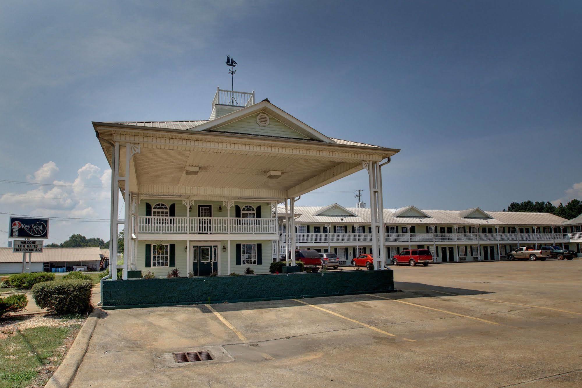 Key West Inn - Childersburg Экстерьер фото