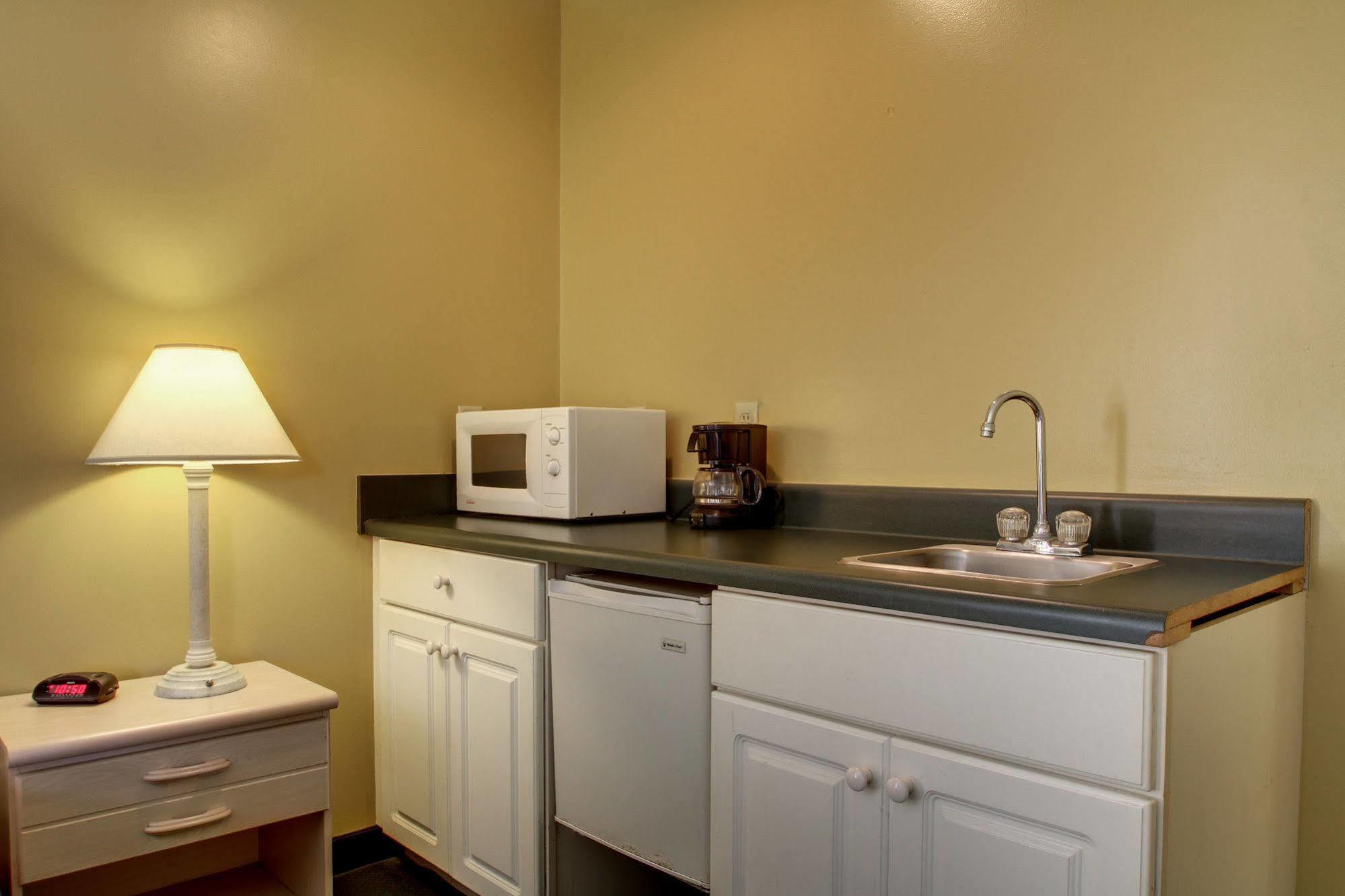 Key West Inn - Childersburg Экстерьер фото