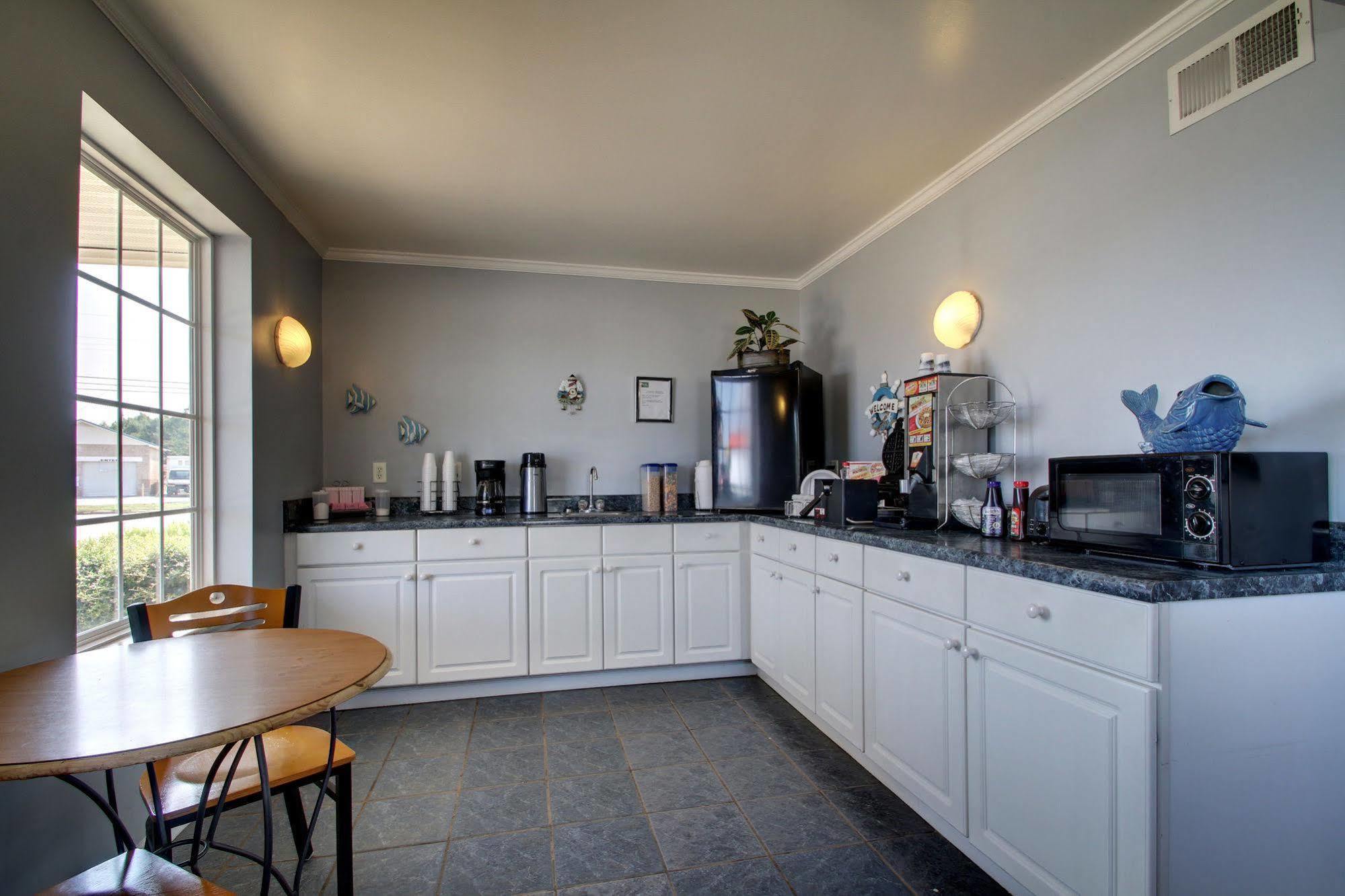 Key West Inn - Childersburg Экстерьер фото