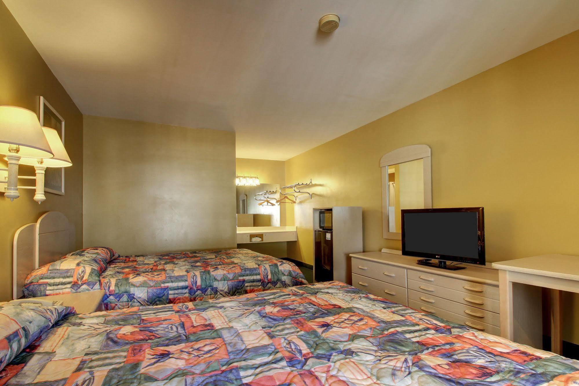 Key West Inn - Childersburg Экстерьер фото