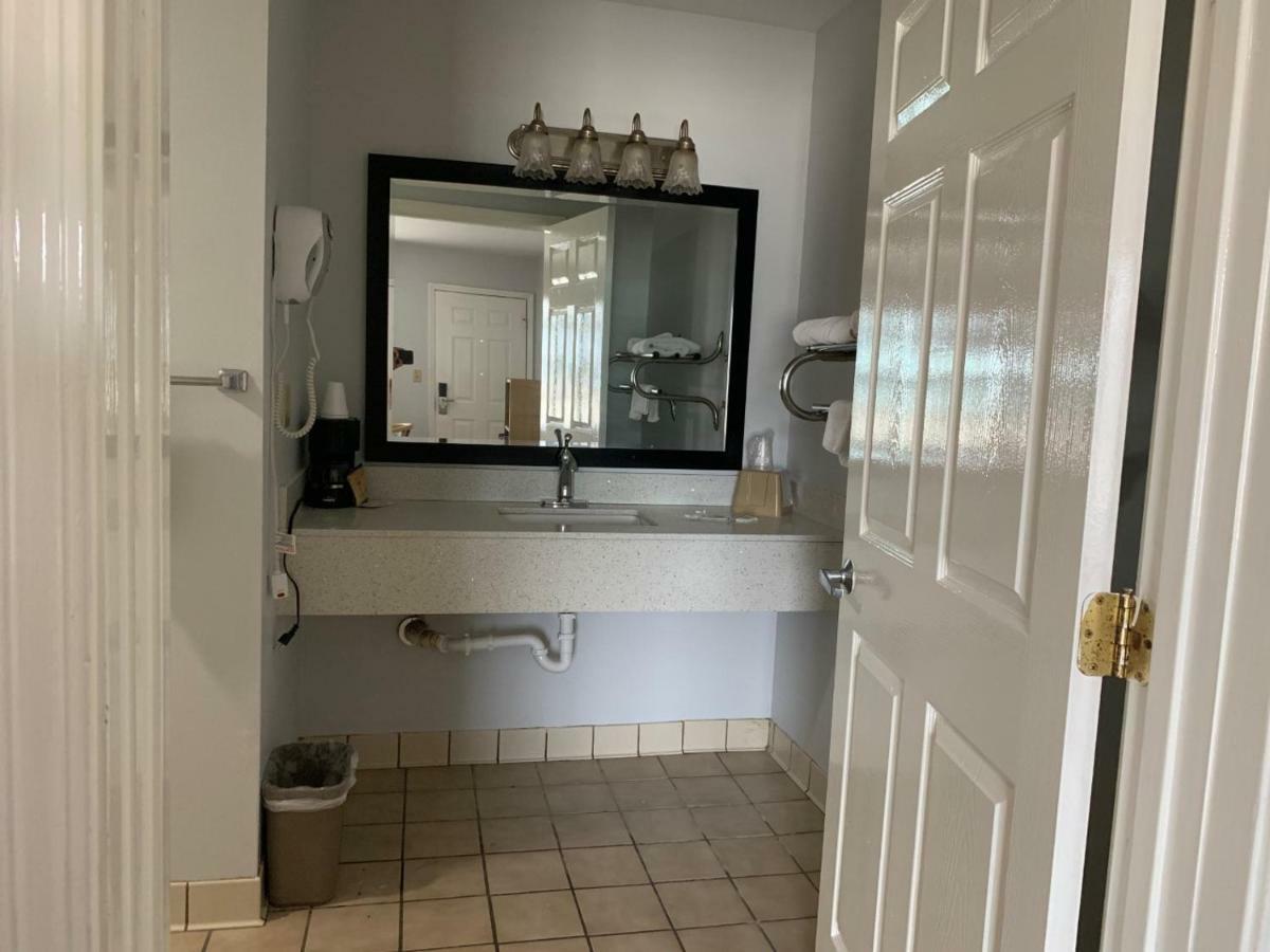 Key West Inn - Childersburg Экстерьер фото